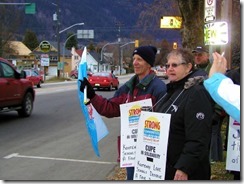 Cupe Local 748 members rallying for public support in contract talks with Kootenay Lakes Schools