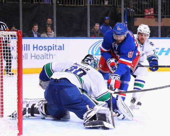 NEW YORK, NY - JANUARY 19: Ryan Miller #30 of the Vancouver Canucks stops Rick Nash #61 of the New York Rangers during the overtime period at Madison Square Garden on January 19, 2016 in New York City. The Rangers defeated the Canucks 3-2 in overtime. (Photo by Bruce Bennett/Getty Images)