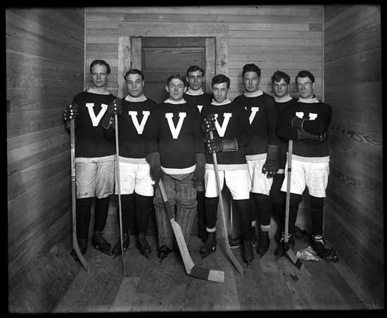 VPL Accession Number: 16292 Date: Unknown Photographer/Studio: Thomson, Stuart Topic: Hockey players Hockey teams Portraits, Group Organization: Vancouver Millionaires (Hockey team) Location: British Columbia - Vancouver Copyright Restrictions: Public Domain