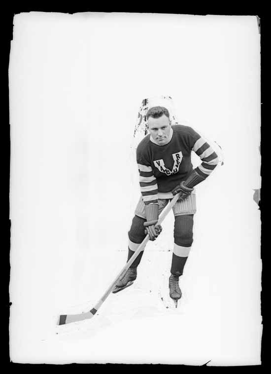 VPL Accession Number: 17992 Date: 191- Photographer/Studio: Thomson, Stuart Content: City Archives has similar CVA 99771 Photograph possibly taken 1918 or 1919 Topic: Hockey players Hockey uniforms Person: Duncan, Art (Vancouver Millionaires - Defense) Organization: Vancouver Millionaires (Hockey team) Location: British Columbia - Vancouver Copyright Restrictions: Public Domain